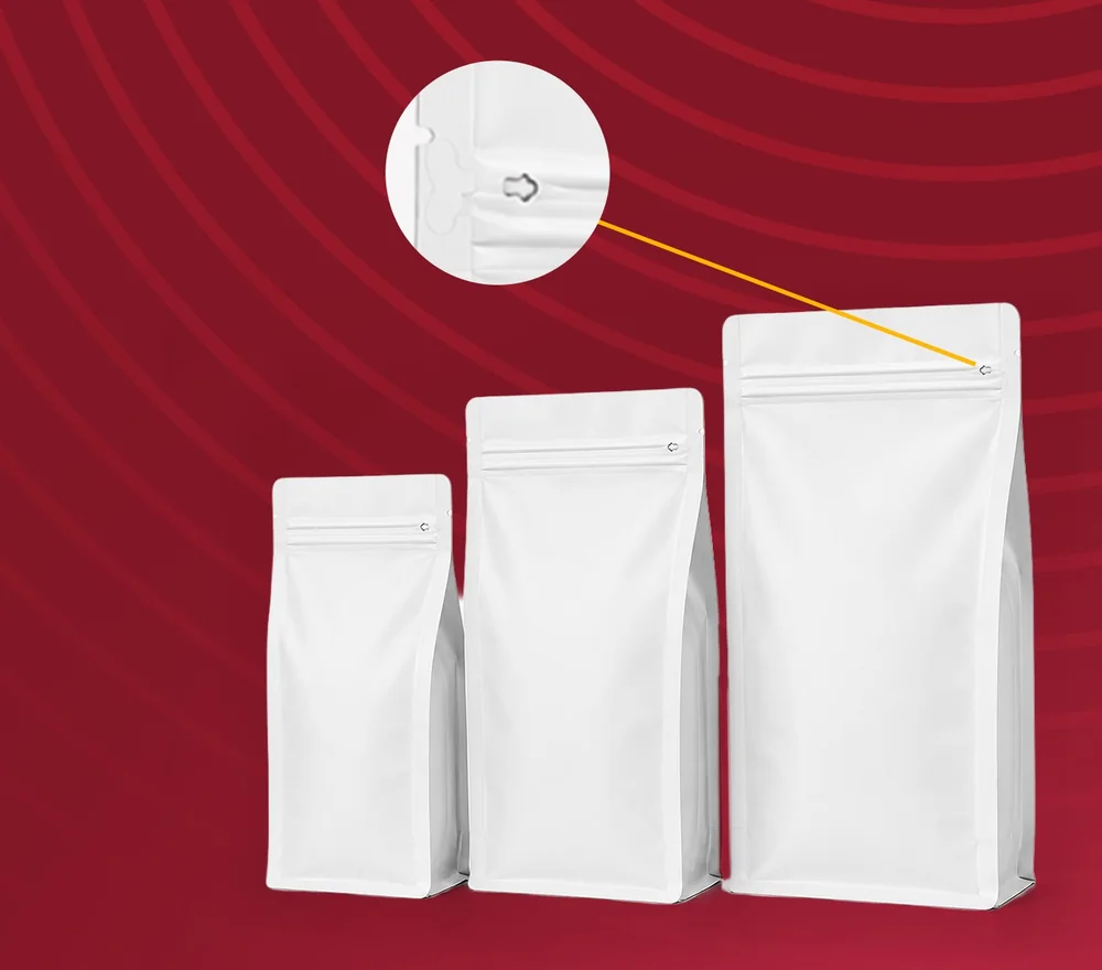 Pocket Kilitli Mat Flat Bottom — Mat beyaz yüzeyli, pocket kilitli, dik duran kare tabanlı torba.